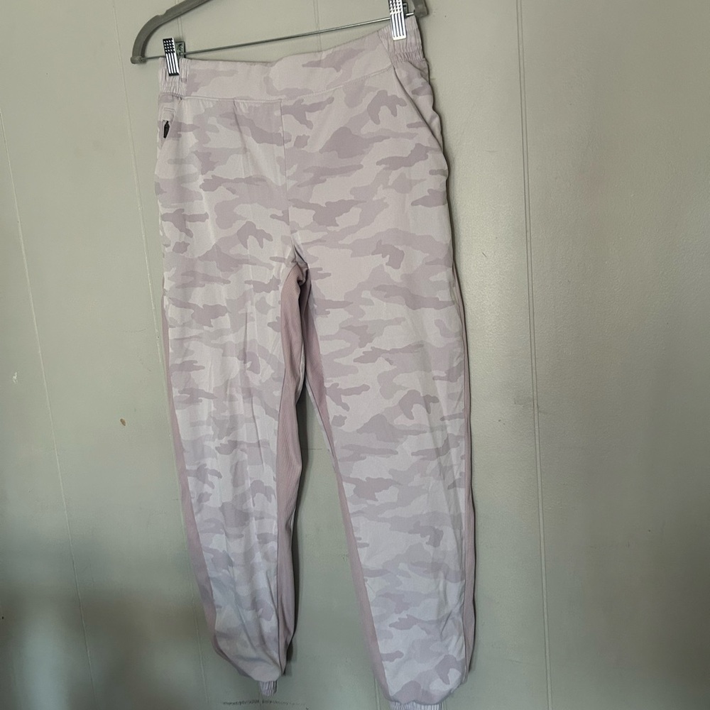 Athleta Pink Camo Jogger Leggings Size 8 Athletic Lounge Pants